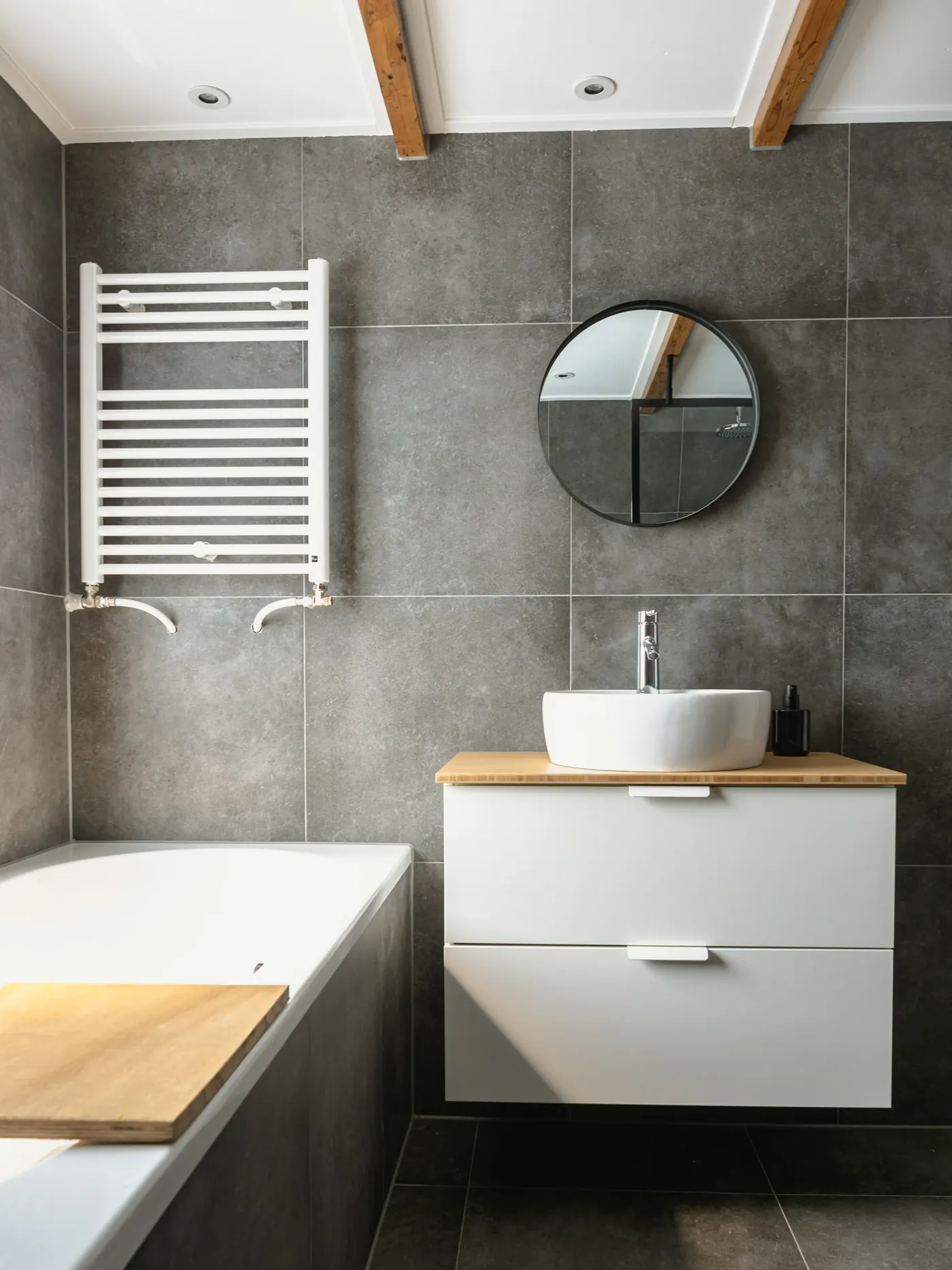 Towel rail tied into the heating circuit